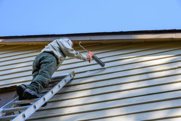 Vinyl Siding Caulk Repair in Blaine