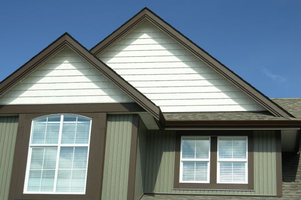 Vertical Vinyl Siding Repair in Blaine