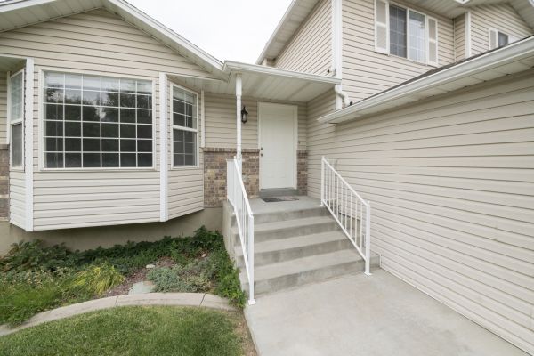 White Vinyl Siding Replacement in Blaine